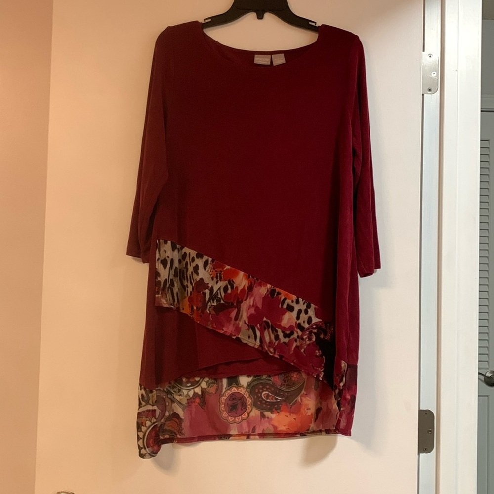 Size 1 equivalent to a size 8 Chicos Travelers Top in great condition